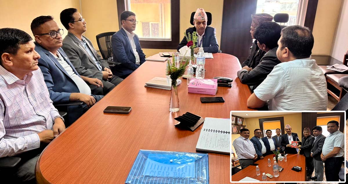 भन्सार विभागका महानिर्देशकसगं अधिकतम मूल्य सूिच सहितको स्टिकर टाँस्ने सम्बन्धमा छलफल