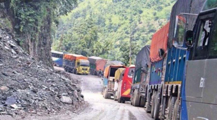 १६ घण्टापछि हट्यो अवरोध, बिपी राजमार्ग पुनः सञ्चालनमा