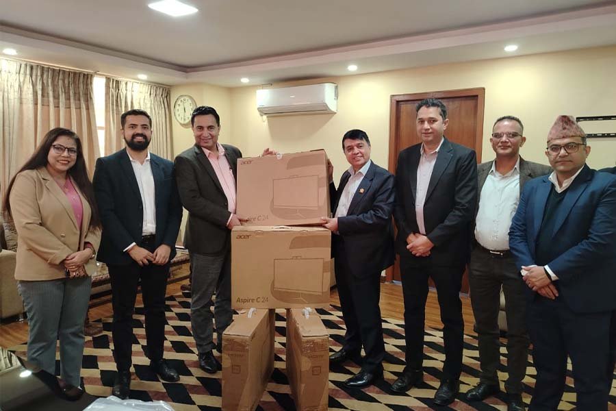 नेपाल उद्योग वाणिज्य महासंघले उद्योग विभागलाई कम्प्युटर हस्तान्तरण गरेको छ ।